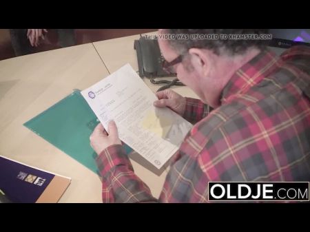 japan im büro vom chef geträumt