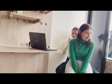 er und ich beide 18 und er oefnete meine vagina