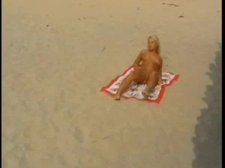 blonde am strand