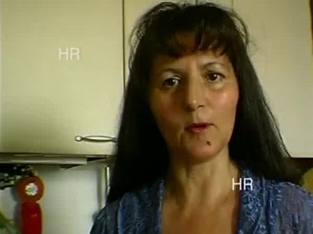 mutter_saugt_pussy_aus