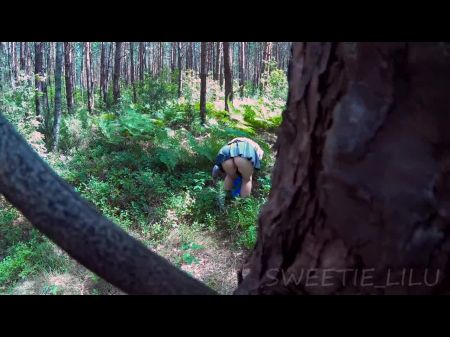 frauen pissen im wald