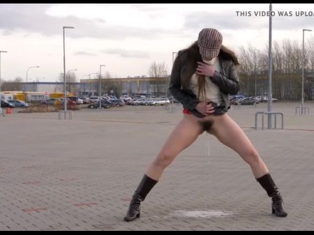 frauen_die_in_der_natur_lecken_und_pisse