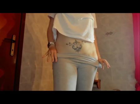 madurita nalgona wc pissing