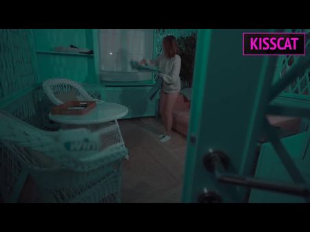stepmom teilt das bett mit stiefsohn im urlaub