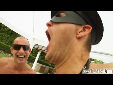 blonde_milf_im_kaufhaus_von_zwei_jungs_aufgerissen