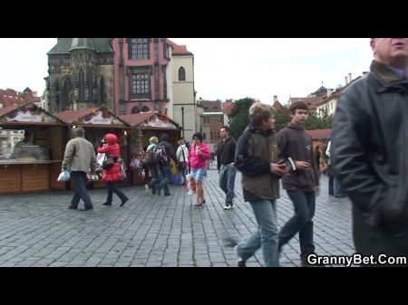 frau von hinten gefingert