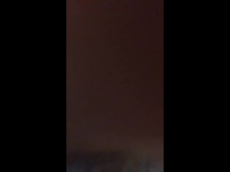 schwester sieht bruder beim wichsen zu