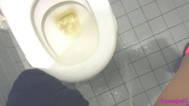 auf toilette scheissen